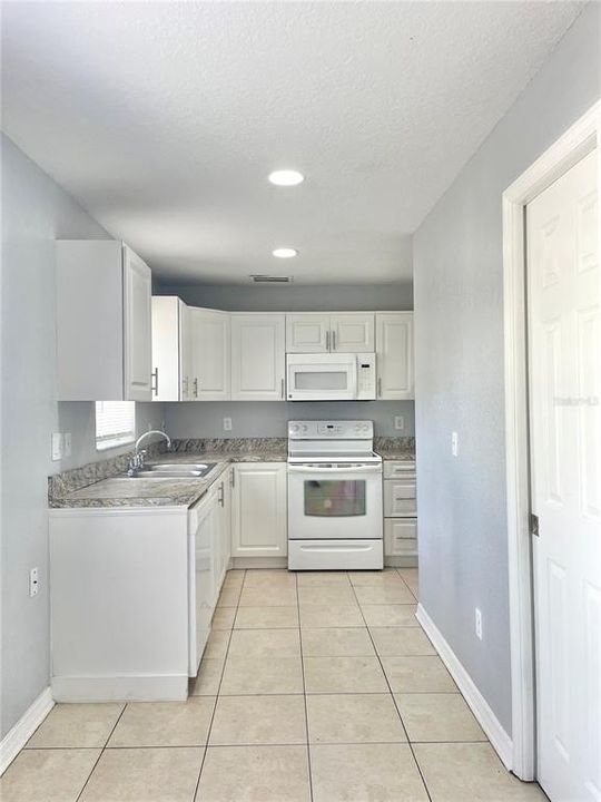 For Sale: $254,900 (2 beds, 2 baths, 1050 Square Feet)