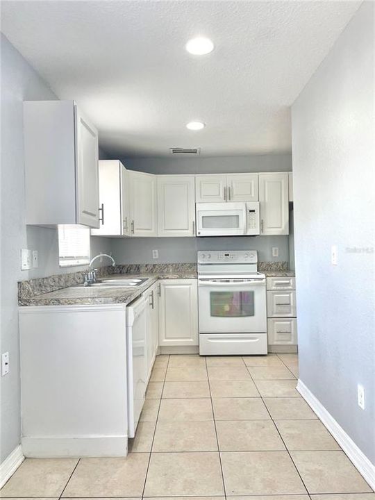 For Sale: $254,900 (2 beds, 2 baths, 1050 Square Feet)