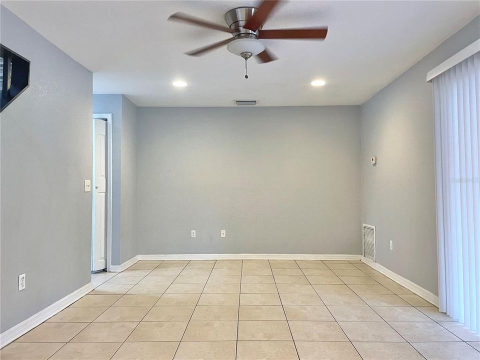 For Sale: $254,900 (2 beds, 2 baths, 1050 Square Feet)