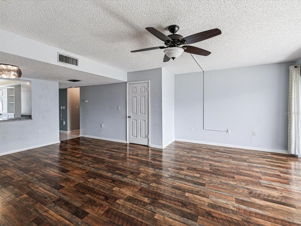 For Sale: $359,000 (2 beds, 2 baths, 1265 Square Feet)