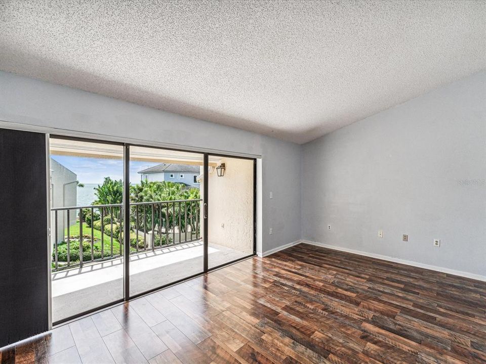 For Sale: $359,000 (2 beds, 2 baths, 1265 Square Feet)