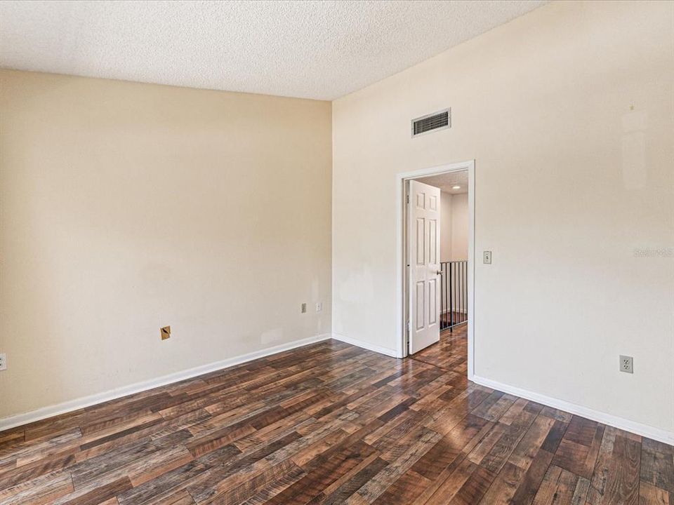 For Sale: $359,000 (2 beds, 2 baths, 1265 Square Feet)