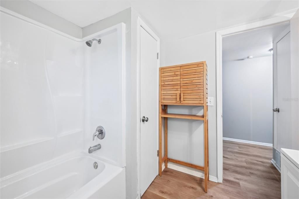 For Sale: $359,900 (3 beds, 2 baths, 1329 Square Feet)