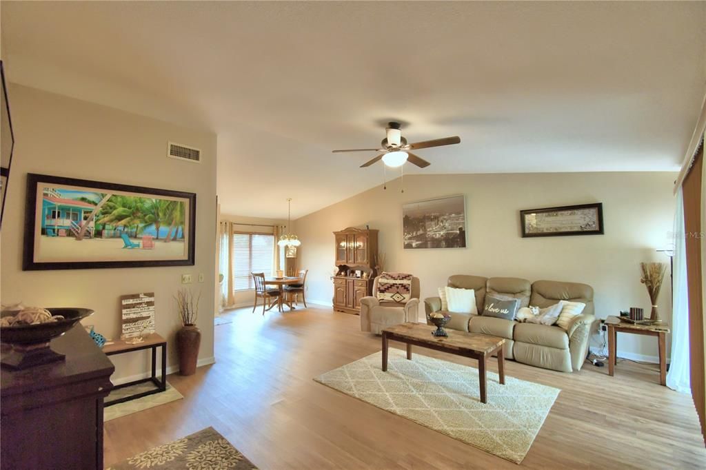 Active With Contract: $249,900 (3 beds, 2 baths, 1313 Square Feet)