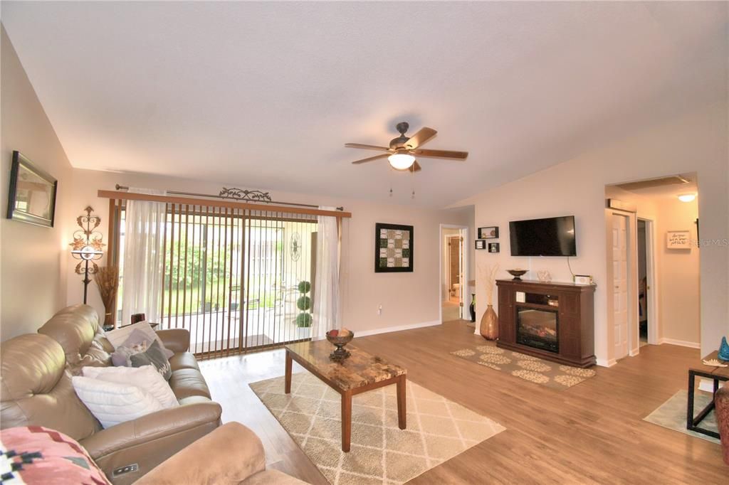 Active With Contract: $249,900 (3 beds, 2 baths, 1313 Square Feet)