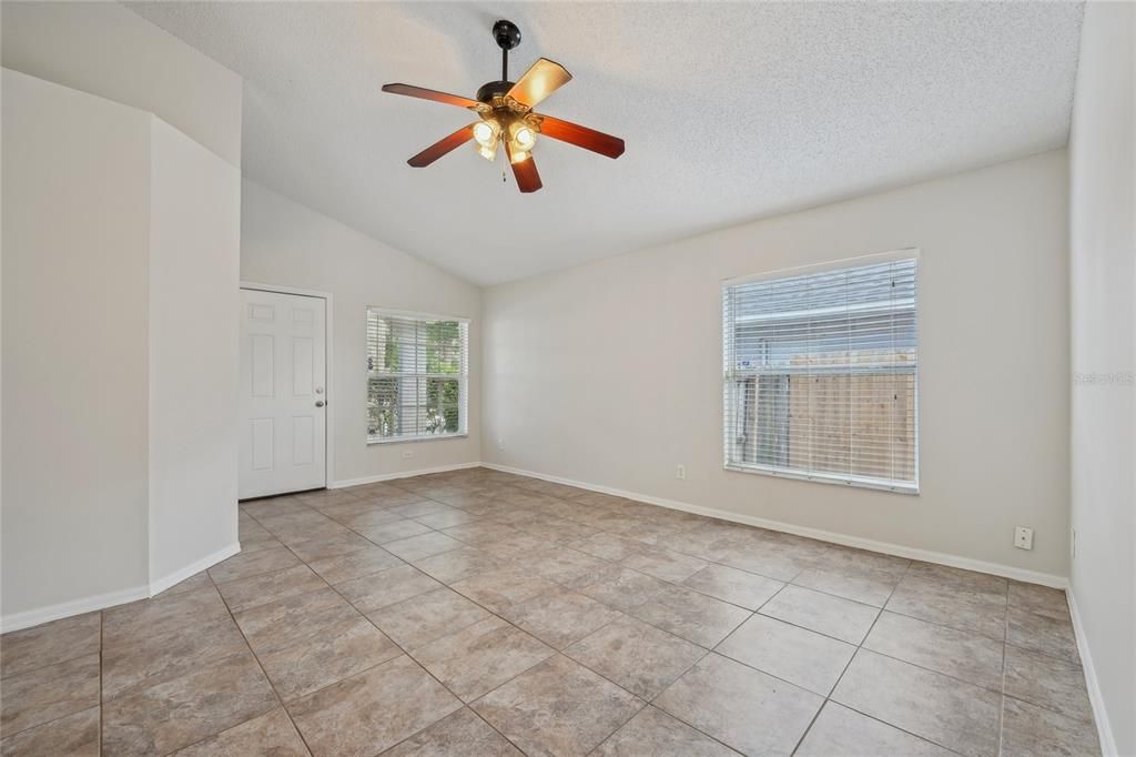 For Sale: $315,000 (3 beds, 2 baths, 1298 Square Feet)