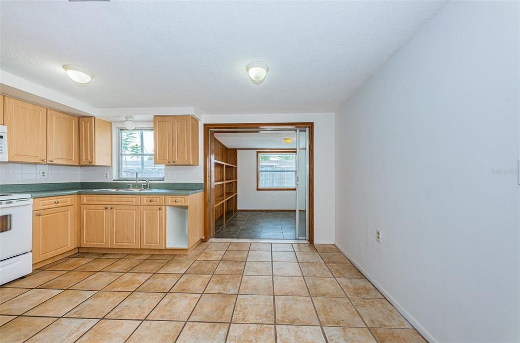 For Rent: $1,500 (2 beds, 1 baths, 992 Square Feet)