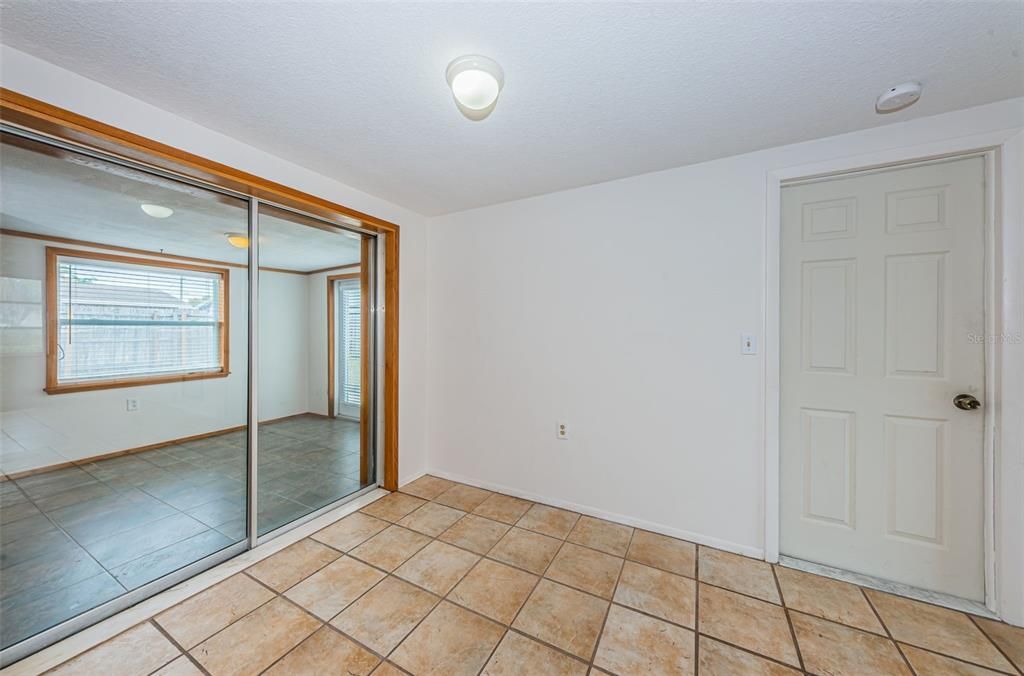 For Rent: $1,500 (2 beds, 1 baths, 992 Square Feet)