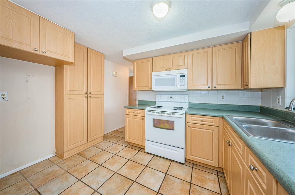 For Rent: $1,500 (2 beds, 1 baths, 992 Square Feet)