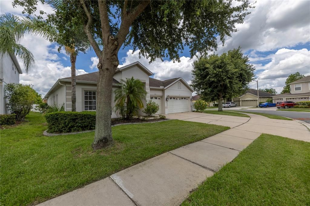 Active With Contract: $445,000 (4 beds, 3 baths, 2665 Square Feet)