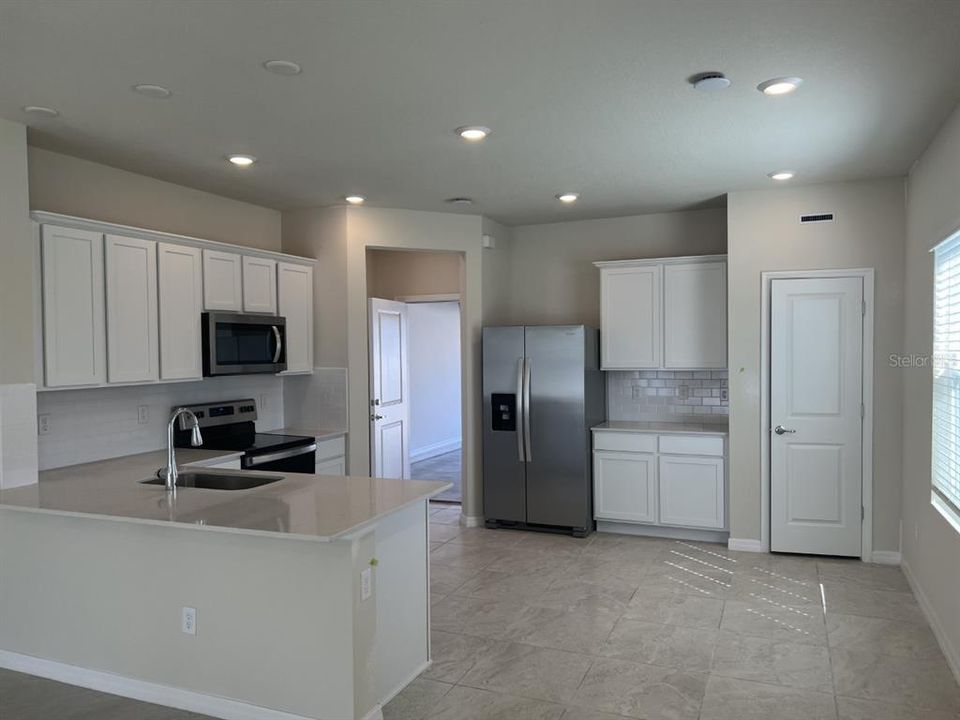Active With Contract: $2,400 (3 beds, 2 baths, 1782 Square Feet)