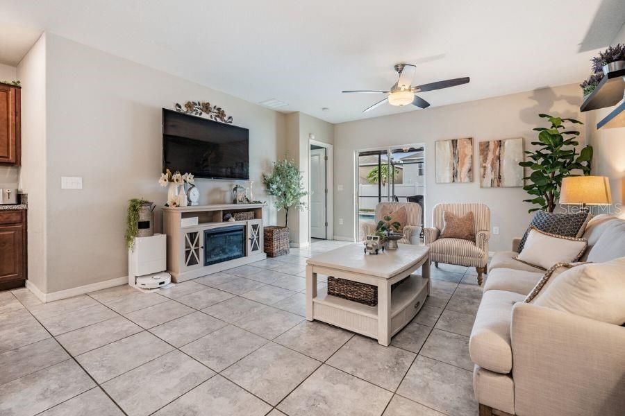 Active With Contract: $440,000 (5 beds, 2 baths, 2511 Square Feet)