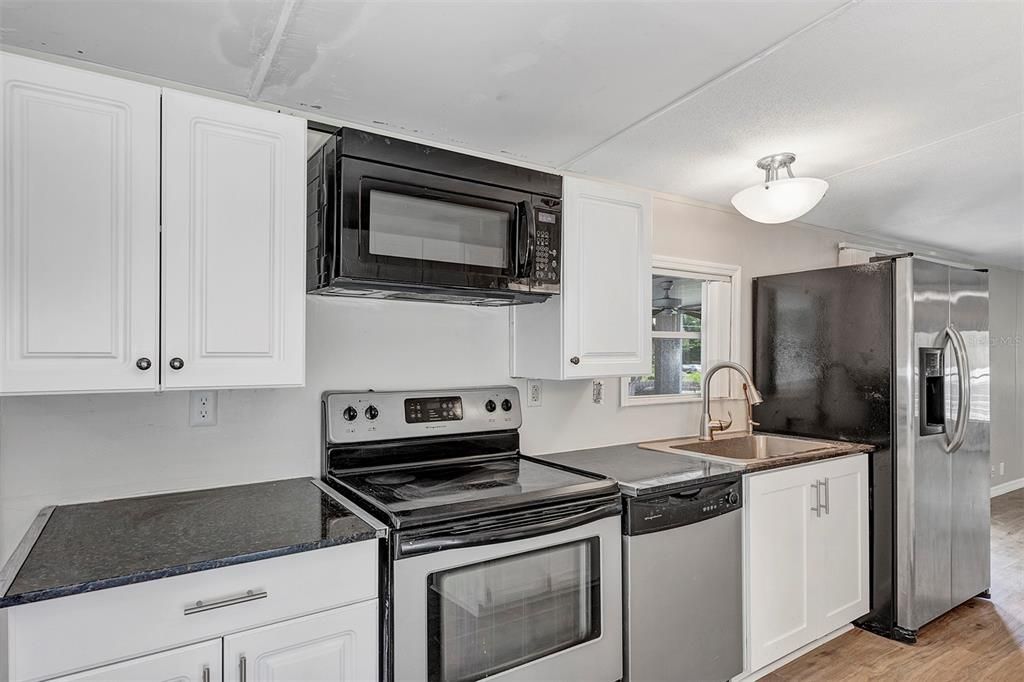 Active With Contract: $209,900 (3 beds, 2 baths, 1512 Square Feet)