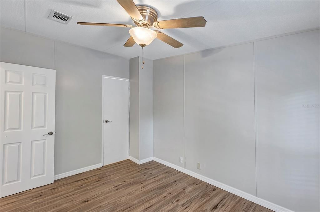 Active With Contract: $209,900 (3 beds, 2 baths, 1512 Square Feet)