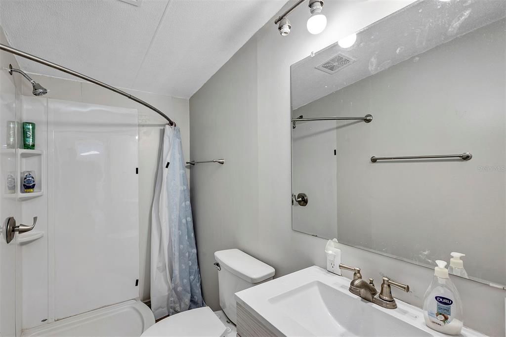 合同活跃: $209,900 (3 贝兹, 2 浴室, 1512 平方英尺)