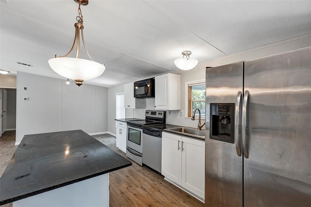 Active With Contract: $209,900 (3 beds, 2 baths, 1512 Square Feet)