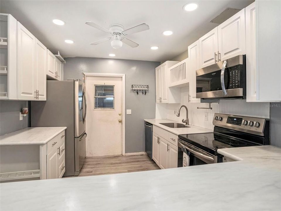 For Sale: $280,000 (2 beds, 2 baths, 1708 Square Feet)