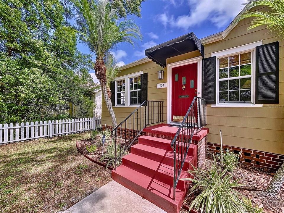 For Sale: $469,900 (3 beds, 1 baths, 1276 Square Feet)