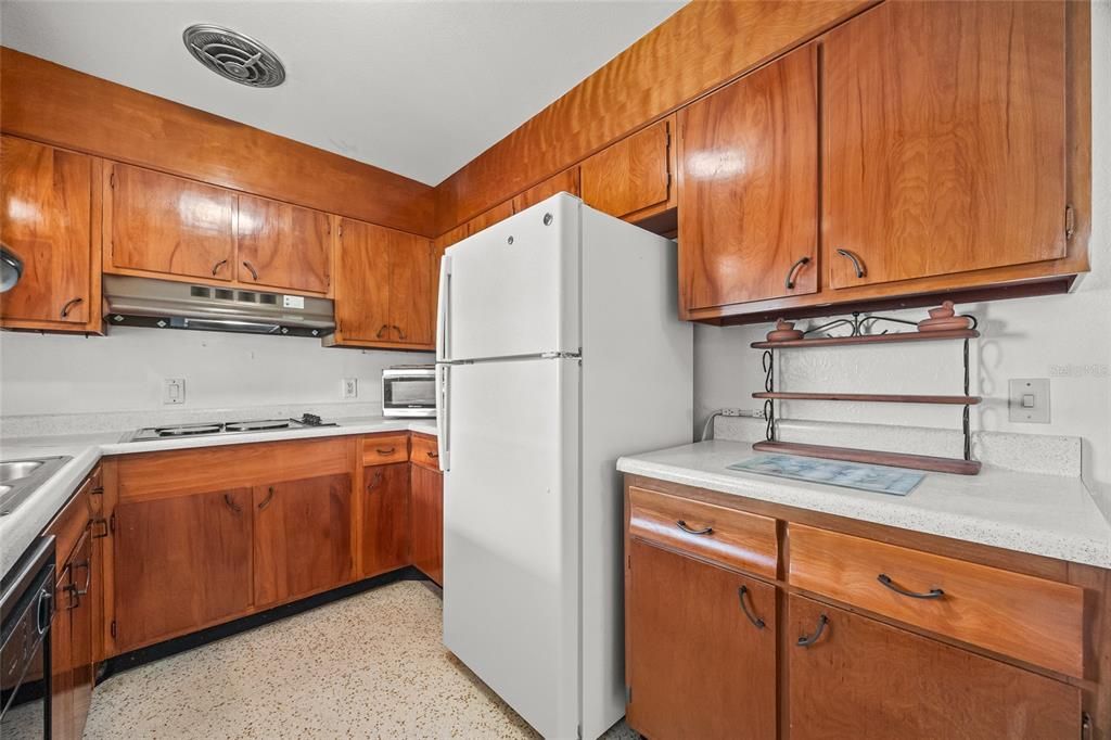 For Sale: $325,000 (2 beds, 2 baths, 1103 Square Feet)