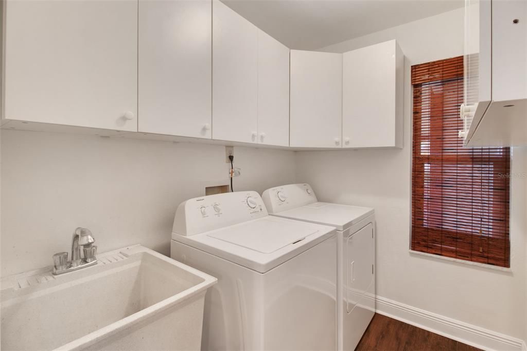 Active With Contract: $425,000 (3 beds, 2 baths, 1847 Square Feet)