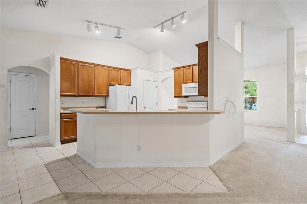 Active With Contract: $410,000 (3 beds, 2 baths, 2138 Square Feet)