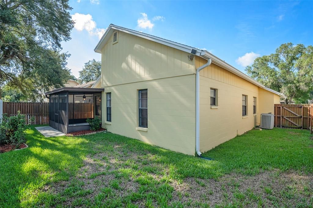 Active With Contract: $407,000 (3 beds, 2 baths, 1308 Square Feet)