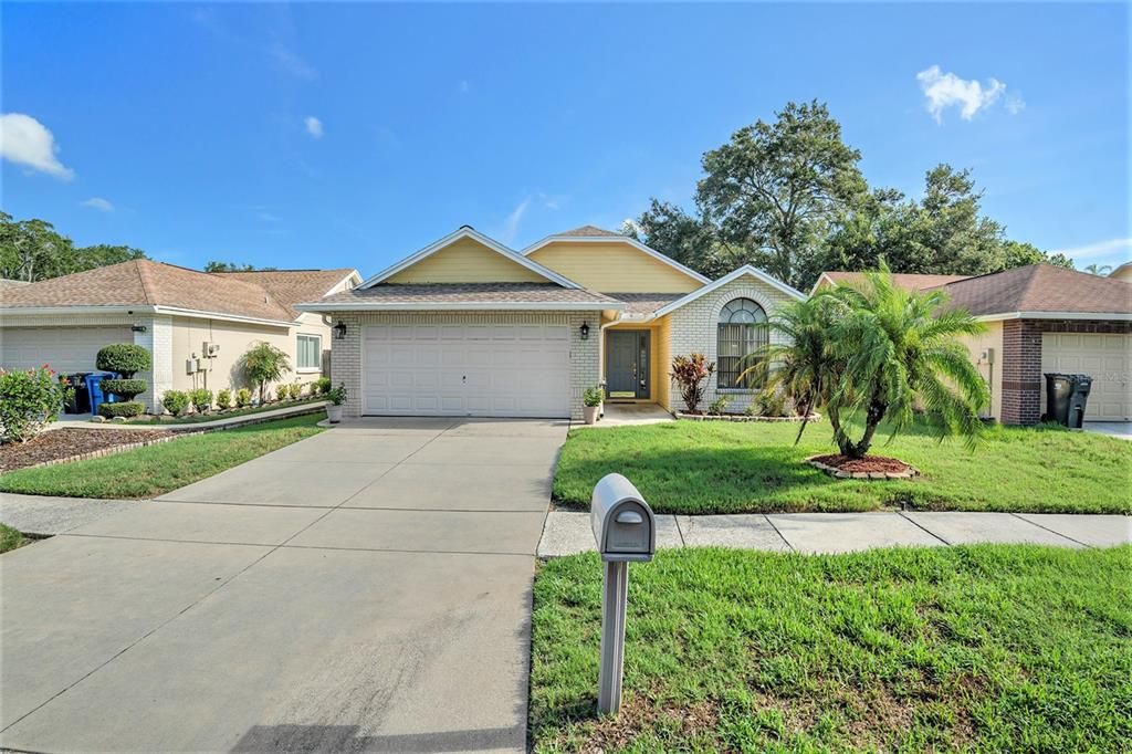 Active With Contract: $407,000 (3 beds, 2 baths, 1308 Square Feet)