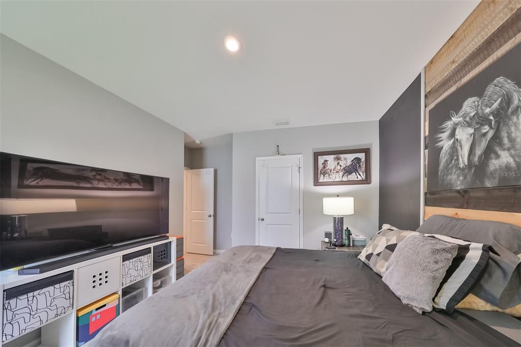 Active With Contract: $324,900 (3 beds, 2 baths, 1500 Square Feet)