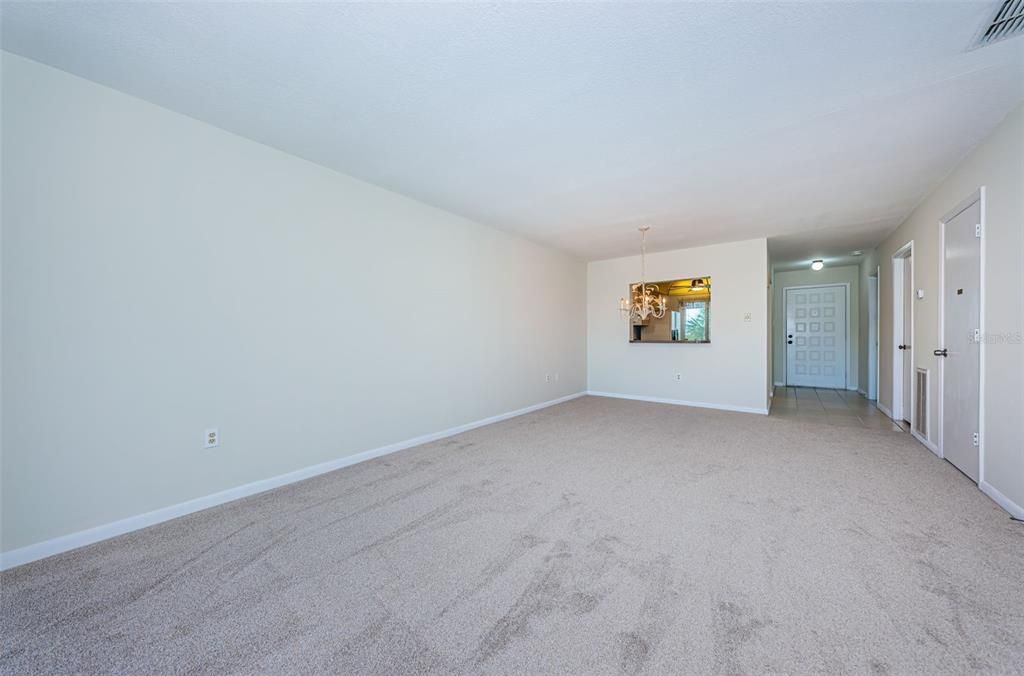 For Sale: $349,000 (2 beds, 2 baths, 1065 Square Feet)