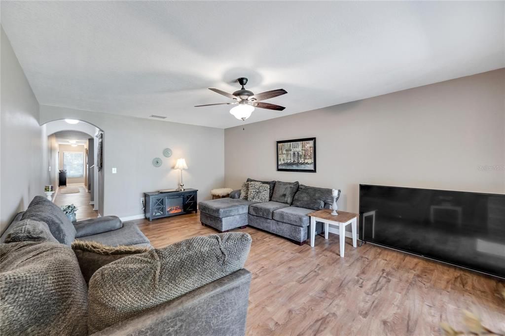 For Sale: $239,990 (2 beds, 2 baths, 1532 Square Feet)