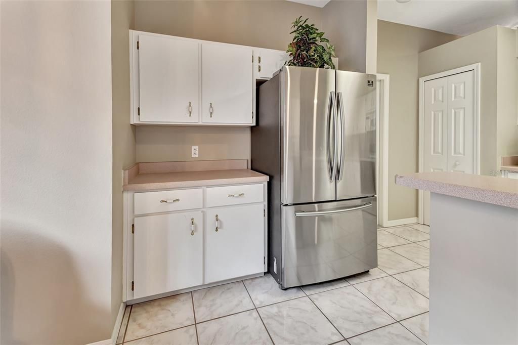 Active With Contract: $324,000 (2 beds, 2 baths, 1390 Square Feet)