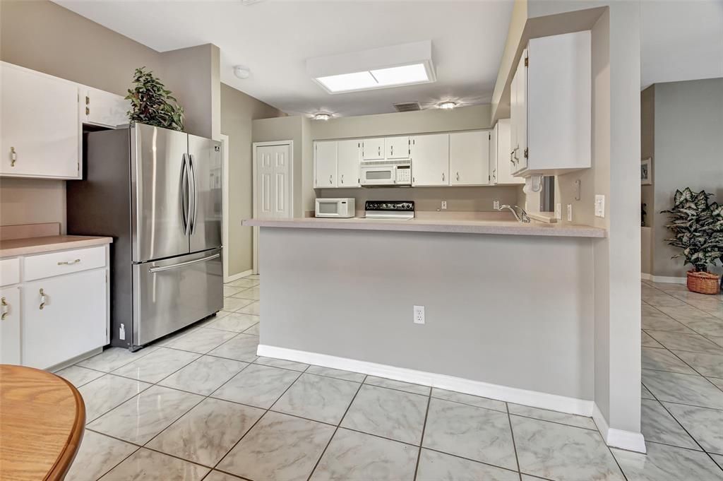 Active With Contract: $324,000 (2 beds, 2 baths, 1390 Square Feet)