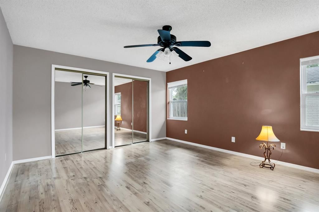 Active With Contract: $318,900 (3 beds, 2 baths, 1606 Square Feet)