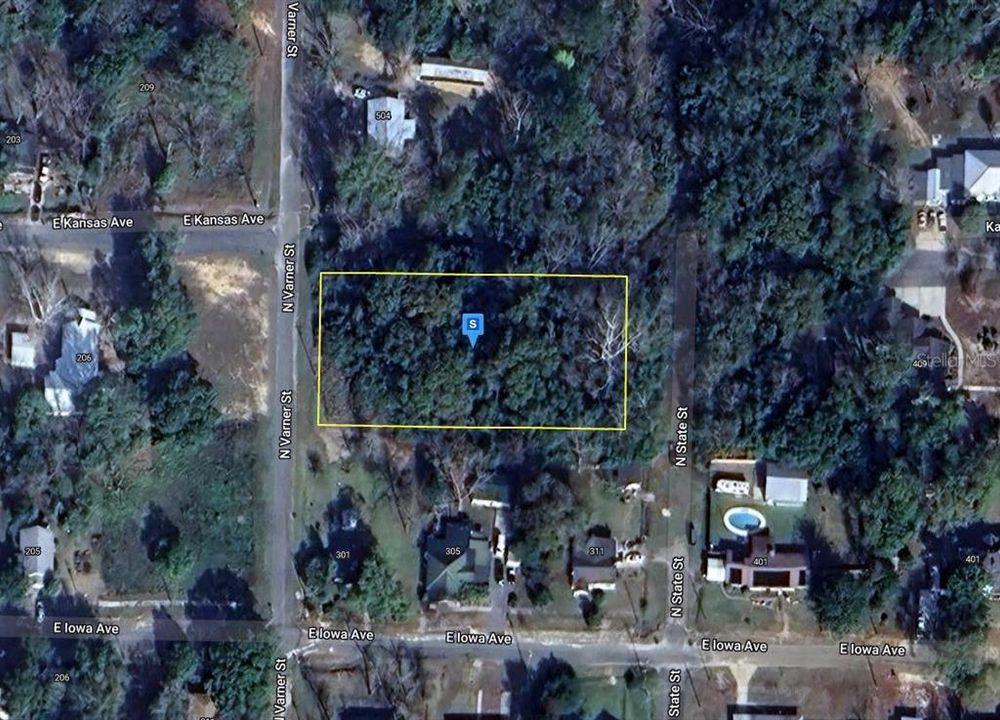 На продажу: $23,999 (0.96 acres)