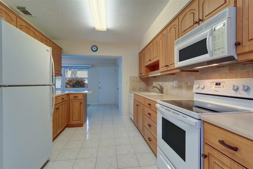 For Sale: $189,000 (2 beds, 1 baths, 1180 Square Feet)