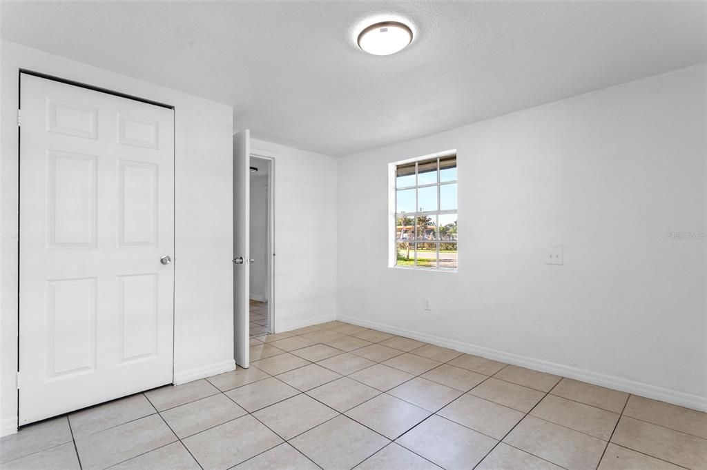 Active With Contract: $159,900 (2 beds, 1 baths, 816 Square Feet)