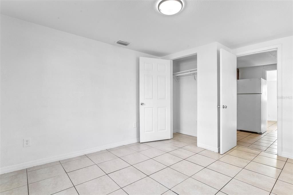 Active With Contract: $159,900 (2 beds, 1 baths, 816 Square Feet)