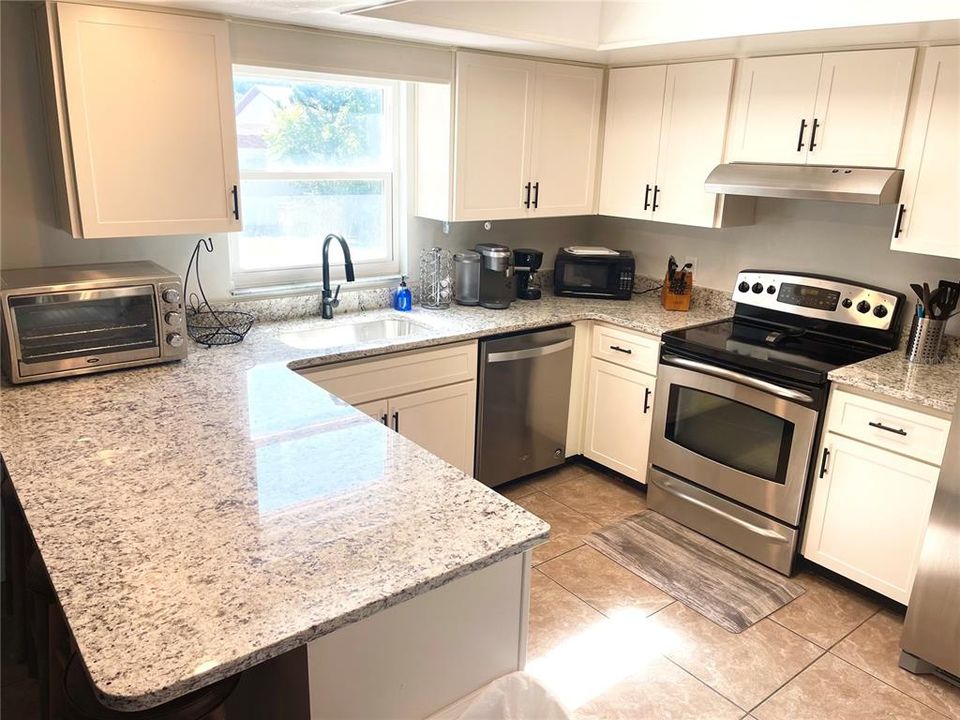 For Sale: $345,000 (3 beds, 2 baths, 1269 Square Feet)