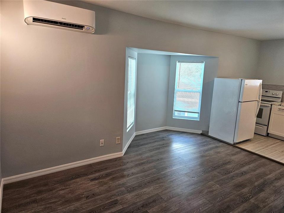 For Rent: $1,250 (0 beds, 1 baths, 350 Square Feet)