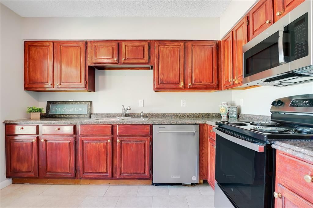 For Rent: $1,700 (2 beds, 2 baths, 1076 Square Feet)