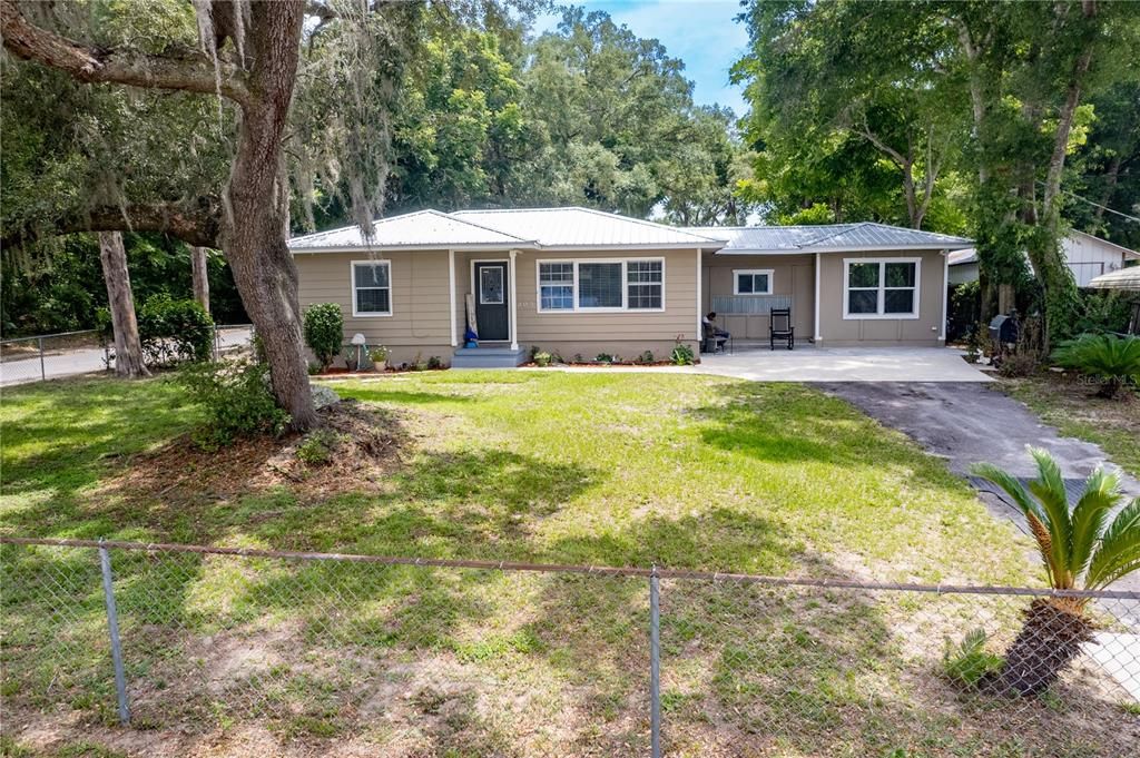 For Sale: $289,000 (3 beds, 2 baths, 1991 Square Feet)