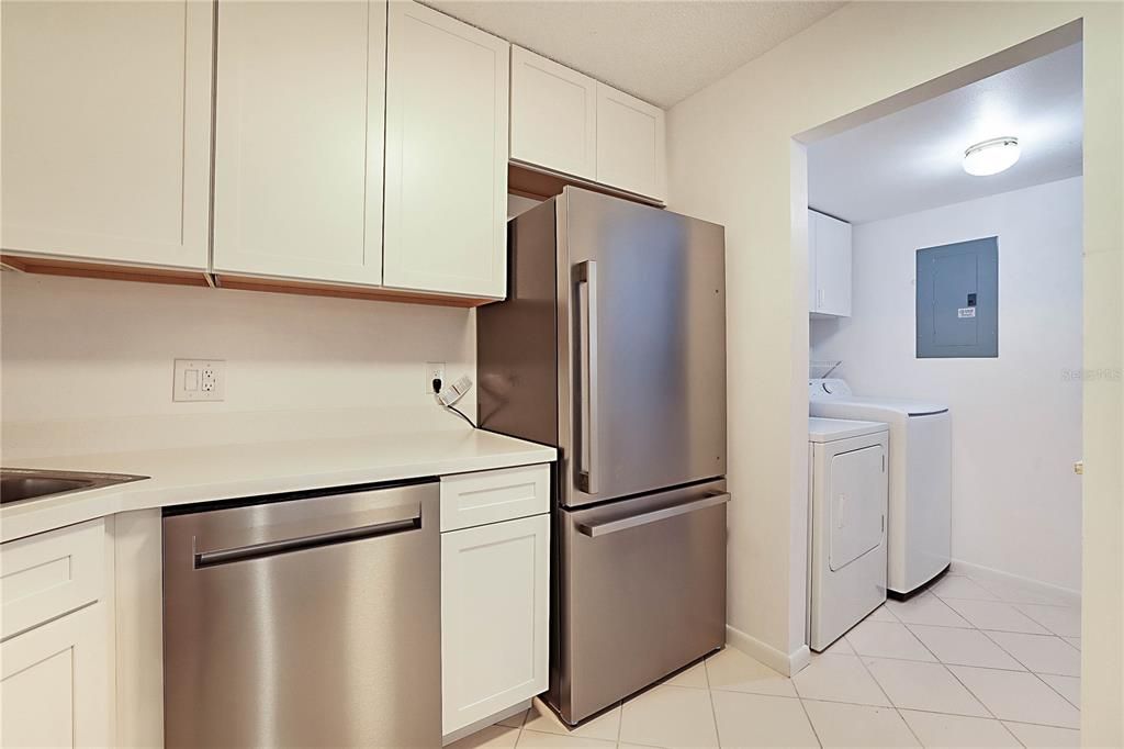 For Sale: $165,000 (1 beds, 1 baths, 682 Square Feet)