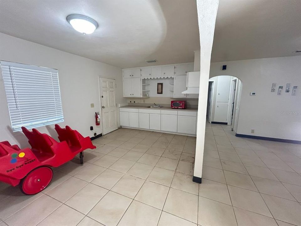 For Sale: $629,900 (2 beds, 1 baths, 6048 Square Feet)