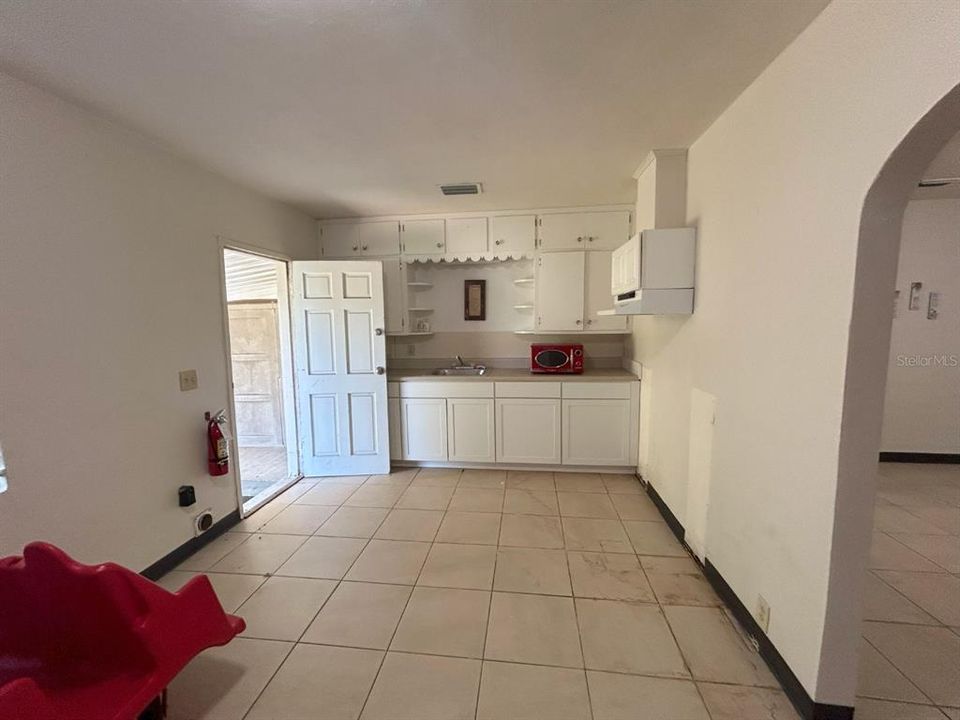 For Sale: $629,900 (2 beds, 1 baths, 6048 Square Feet)