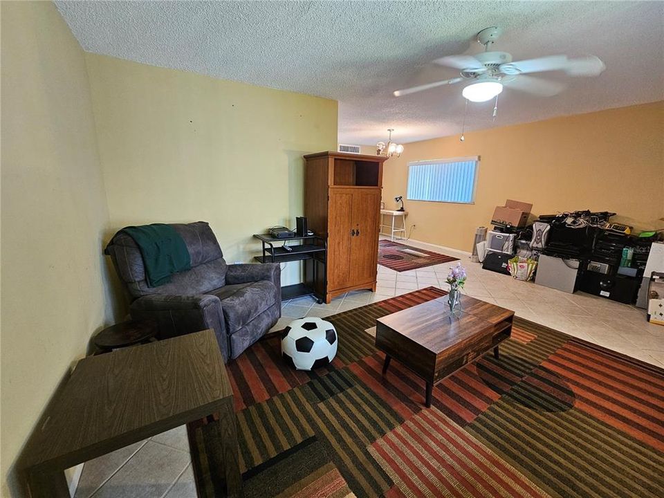 For Sale: $129,500 (1 beds, 1 baths, 800 Square Feet)