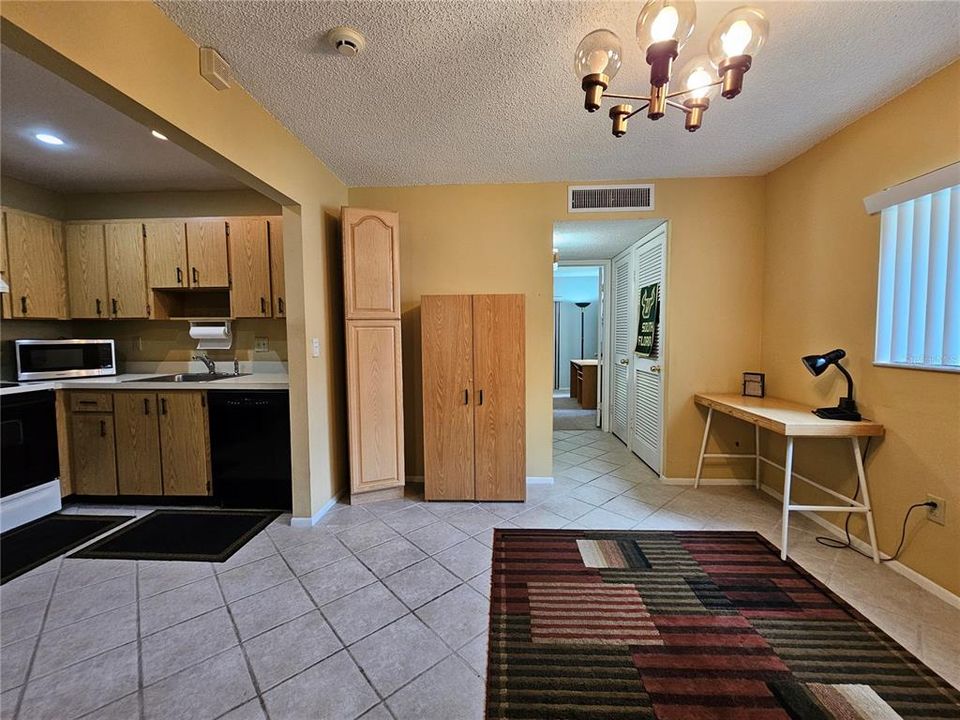 For Sale: $129,500 (1 beds, 1 baths, 800 Square Feet)
