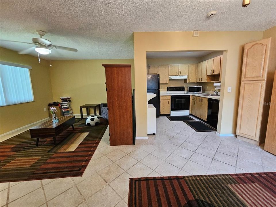 For Sale: $129,500 (1 beds, 1 baths, 800 Square Feet)