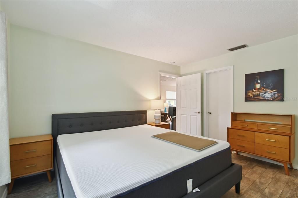 For Sale: $244,000 (2 beds, 2 baths, 1050 Square Feet)