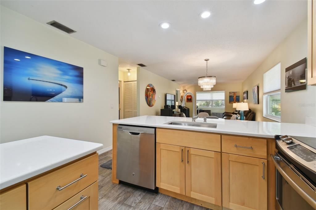 For Sale: $244,000 (2 beds, 2 baths, 1050 Square Feet)