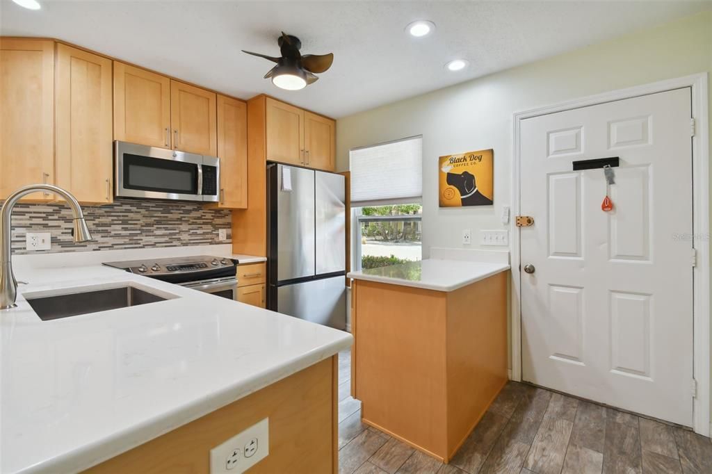For Sale: $244,000 (2 beds, 2 baths, 1050 Square Feet)